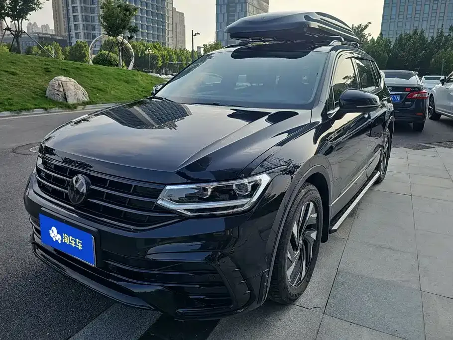 Volkswagen Tiguan L — фото 1