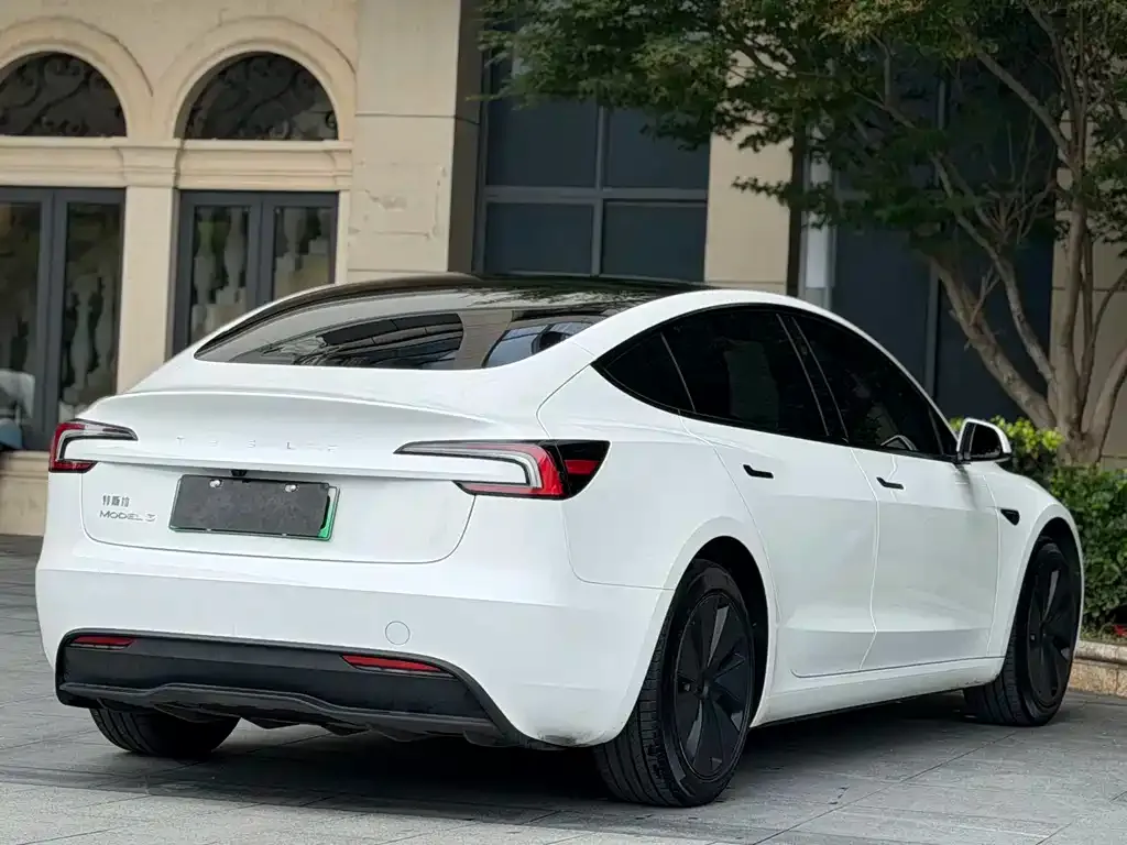 Tesla Model 3 — фото 6