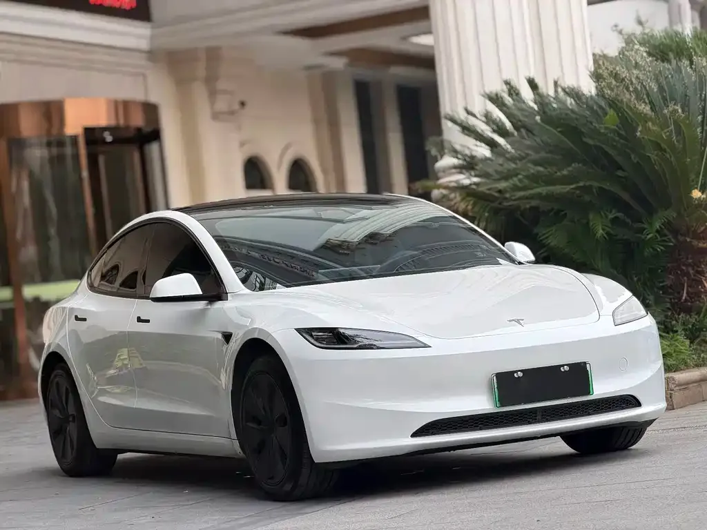 Tesla Model 3 — фото 9