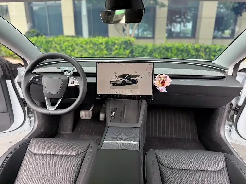Tesla Model 3 — фото 10
