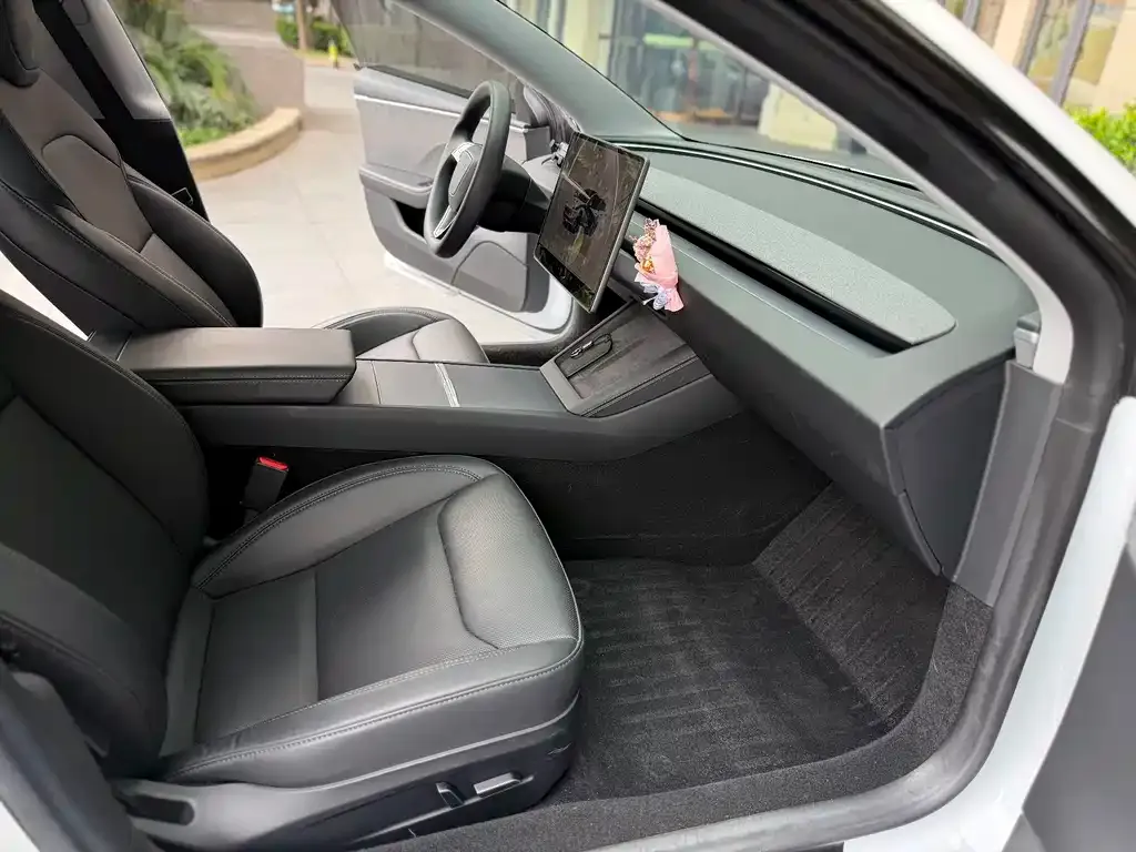 Tesla Model 3 — фото 2