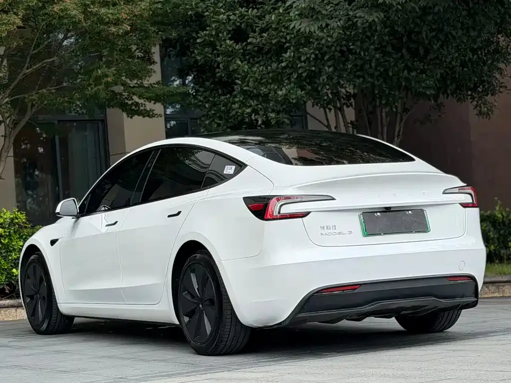 Tesla Model 3 — фото 5