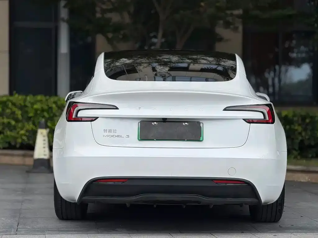 Tesla Model 3 — фото 4