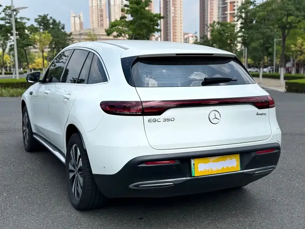 Mercedes-Benz EQC — фото 10