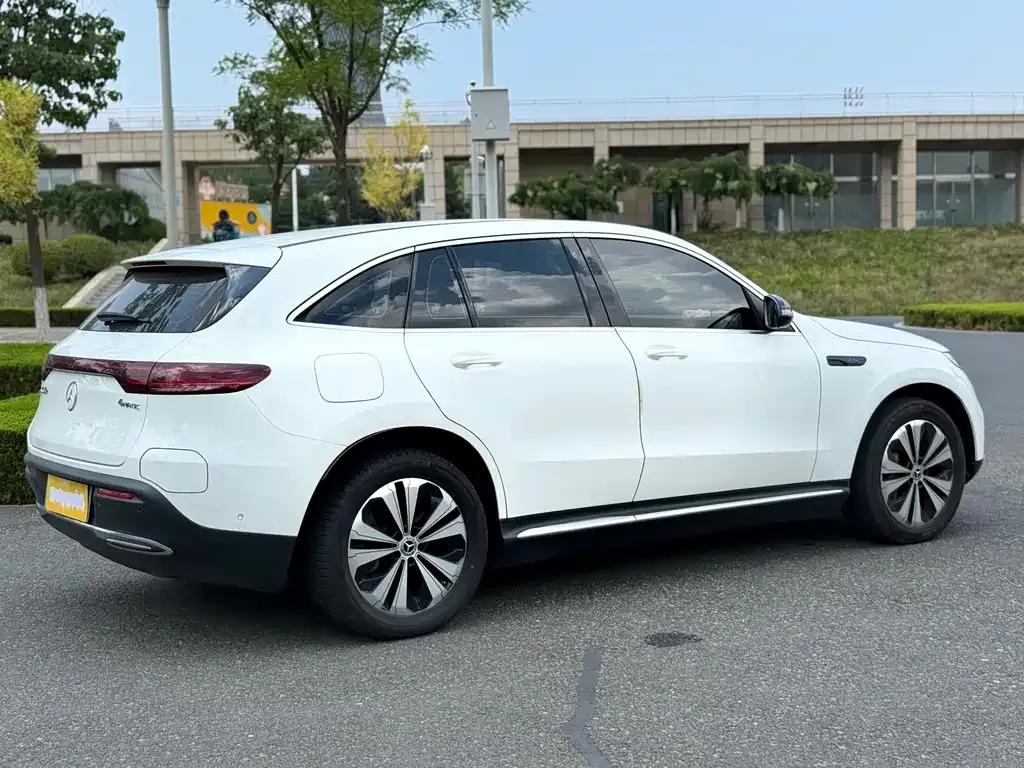 Mercedes-Benz EQC — фото 4