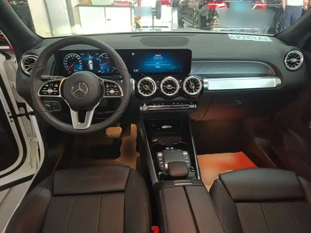 Mercedes-Benz GLB — фото 10