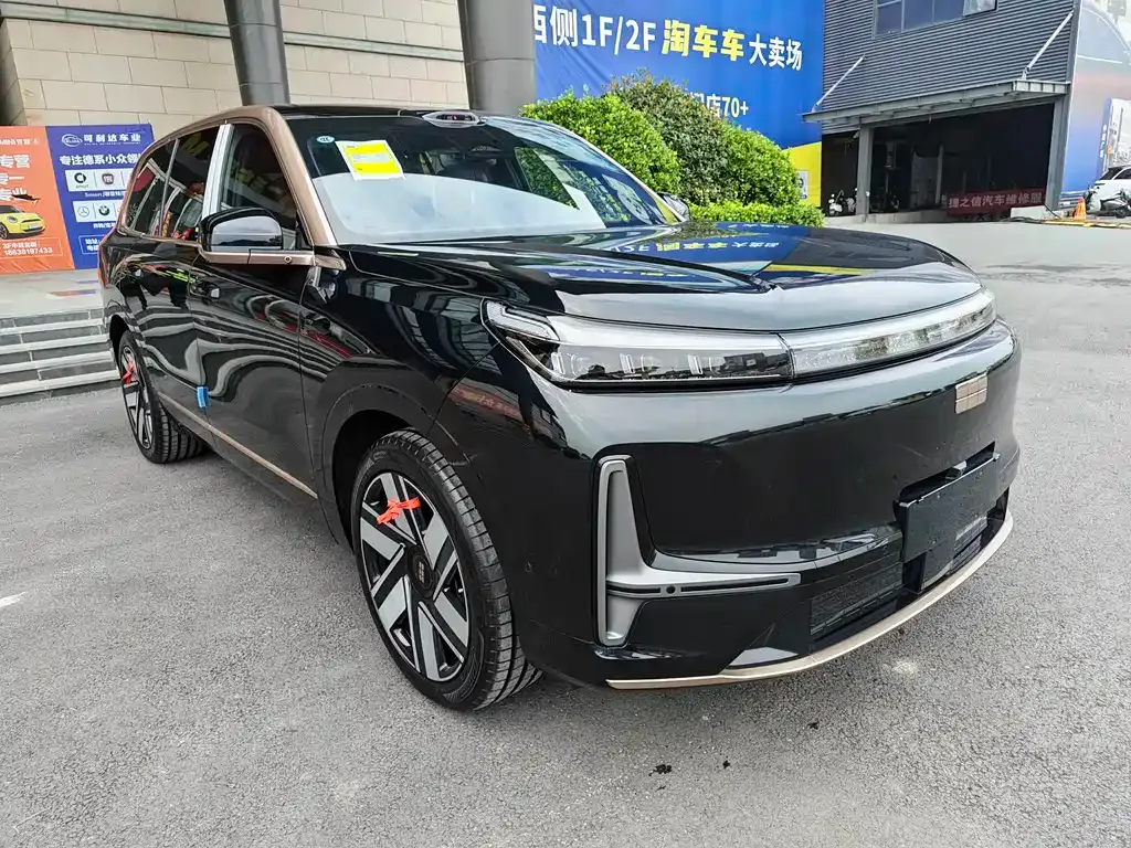 Geely Galaxy M9 — фото 9