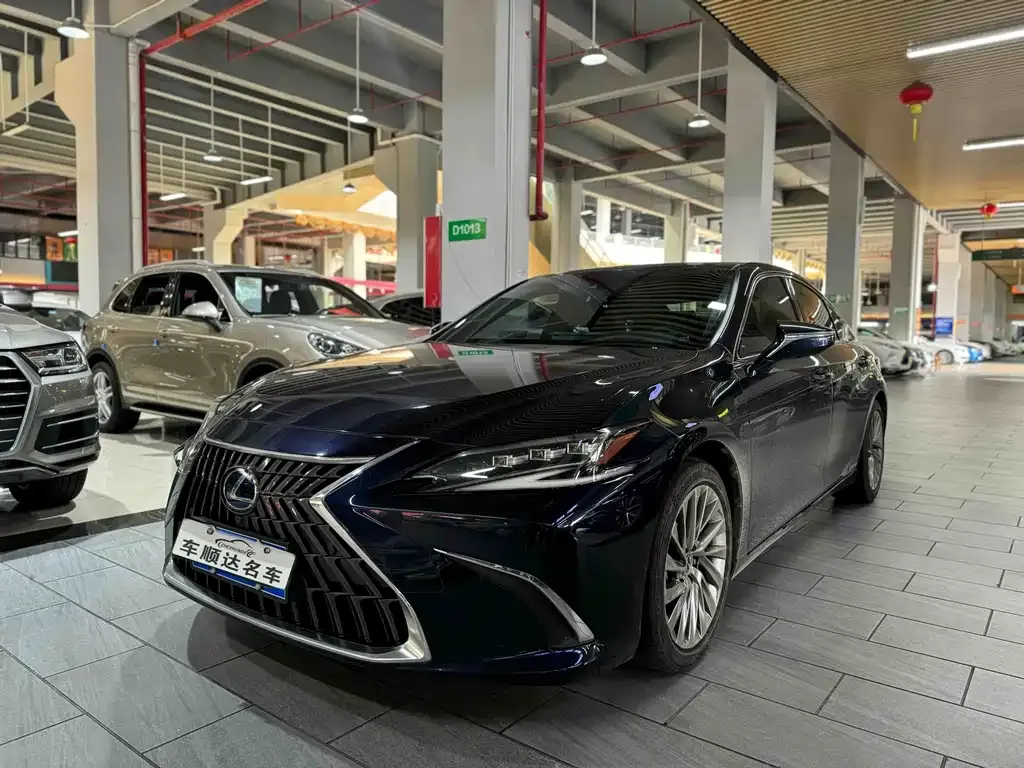 Lexus ES — фото 1