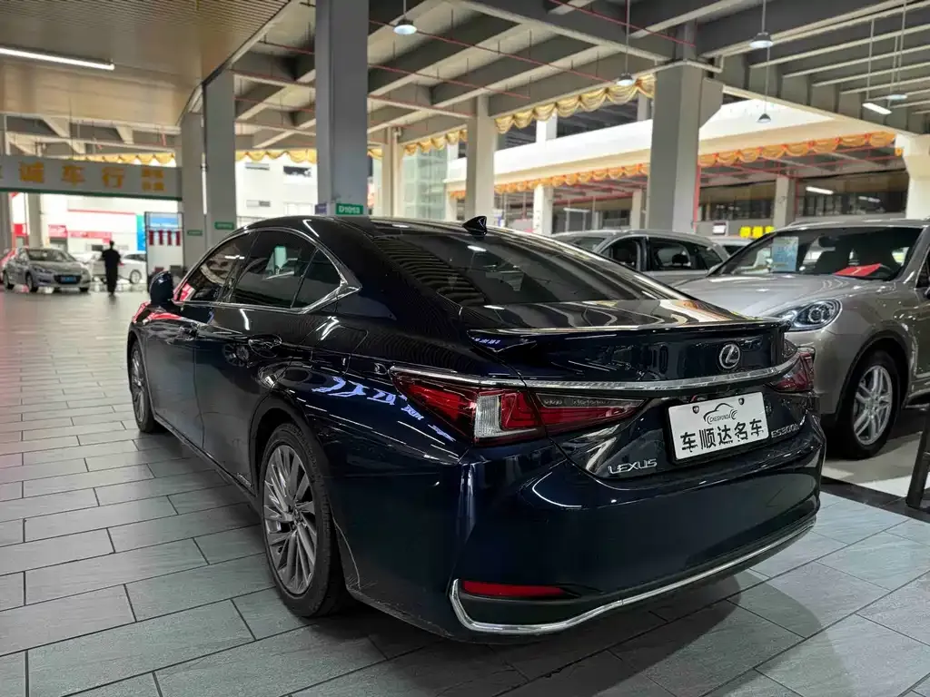 Lexus ES — фото 4