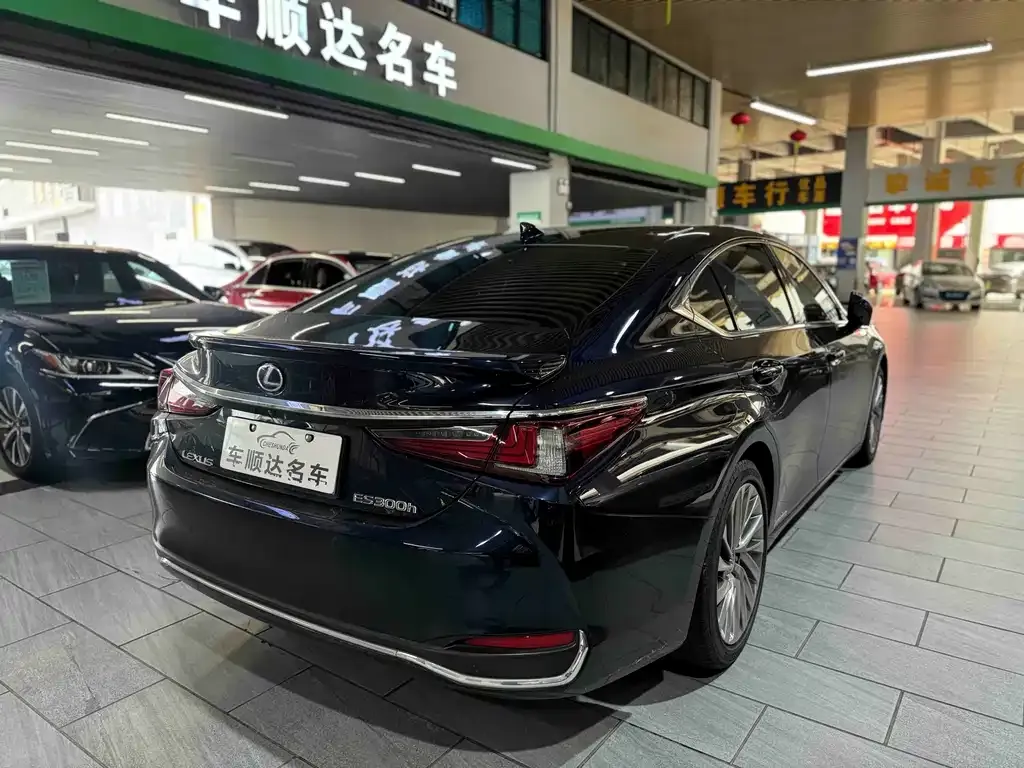 Lexus ES — фото 9