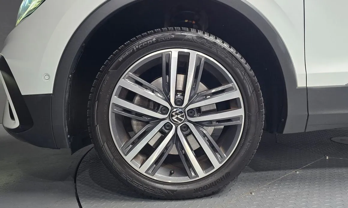 Volkswagen Tiguan — фото 7
