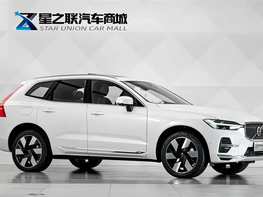 Volvo XC60 PHEV — фото 9