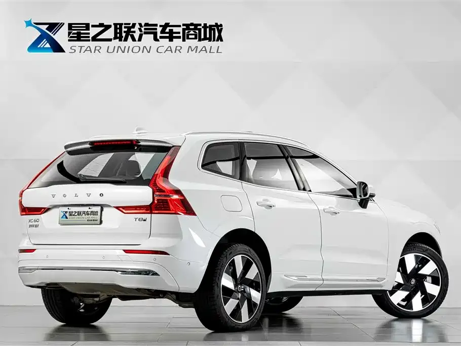 Volvo XC60 PHEV — фото 10