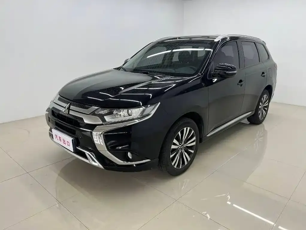 Mitsubishi Outlander — фото 1