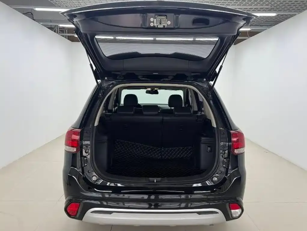 Mitsubishi Outlander — фото 5