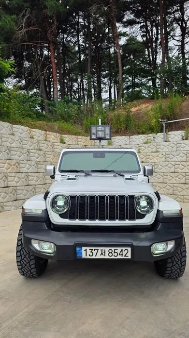 Jeep Wrangler — фото 1