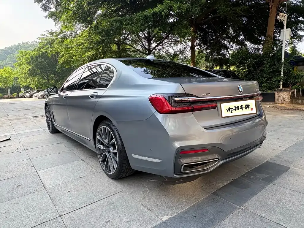 BMW 7 Series — фото 10