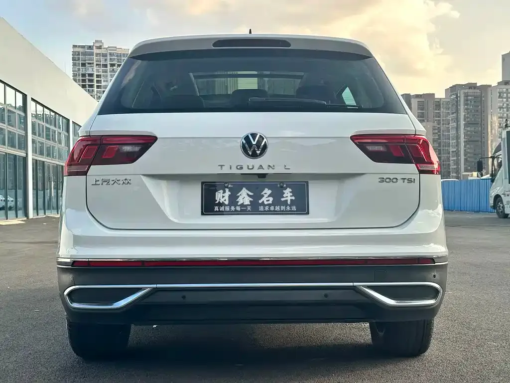 Volkswagen Tiguan L — фото 9