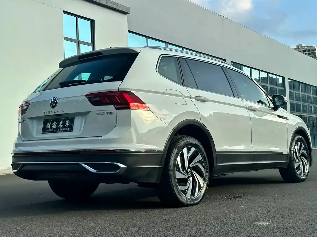 Volkswagen Tiguan L — фото 5