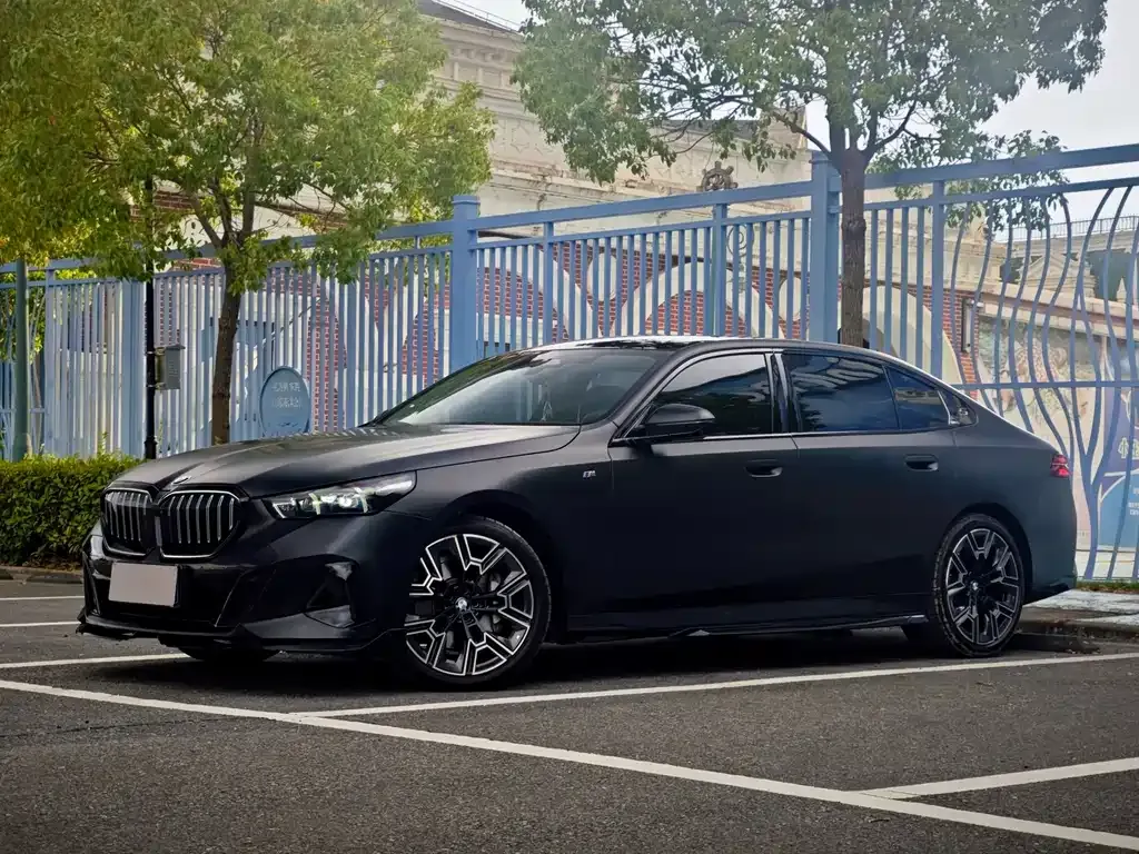 BMW 5 Series — фото 1