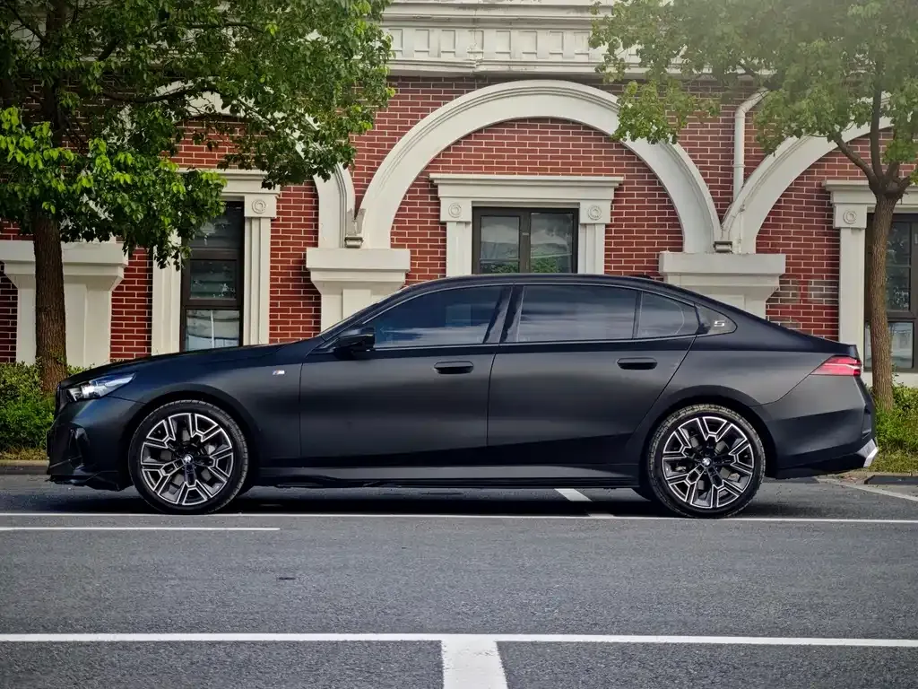 BMW 5 Series — фото 10