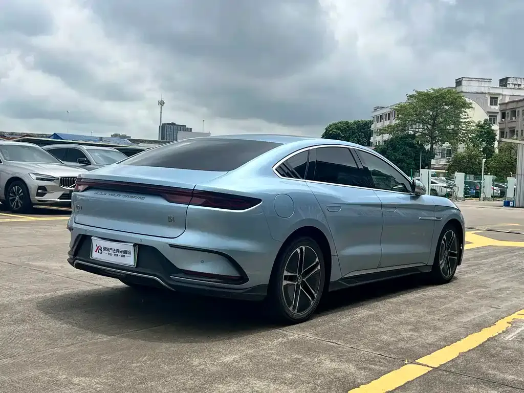 BYD Han — фото 10