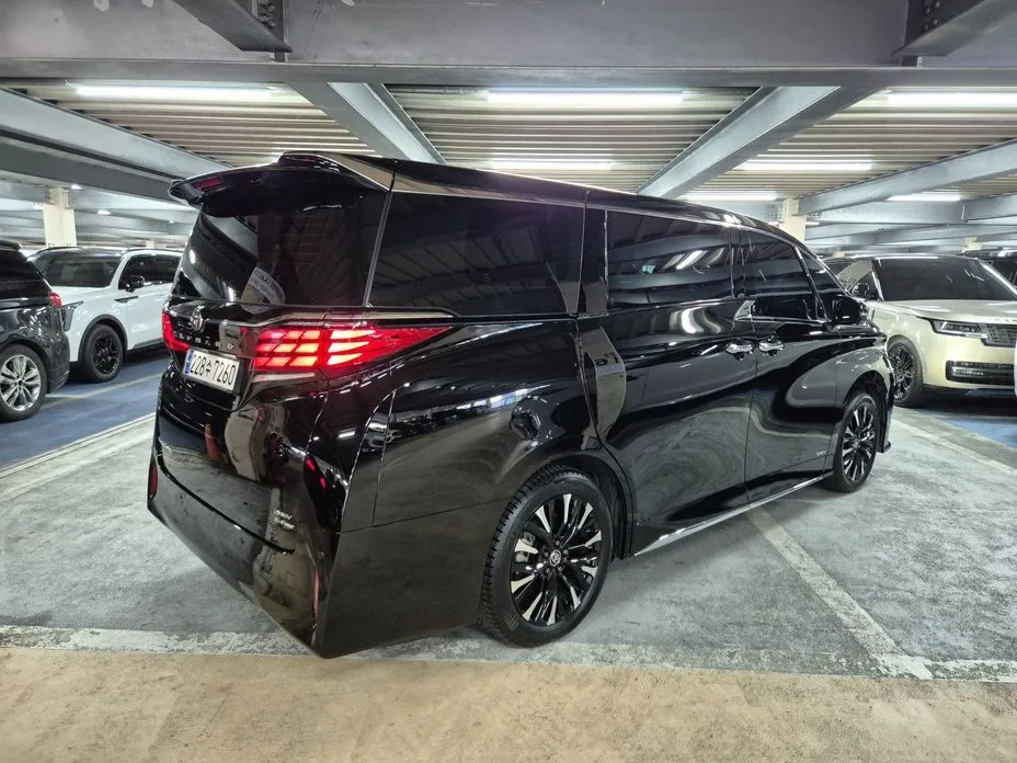 Toyota Alphard — фото 9
