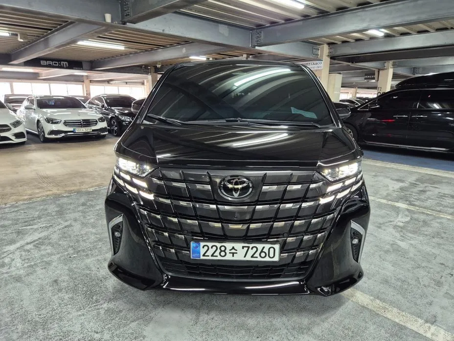 Toyota Alphard — фото 5