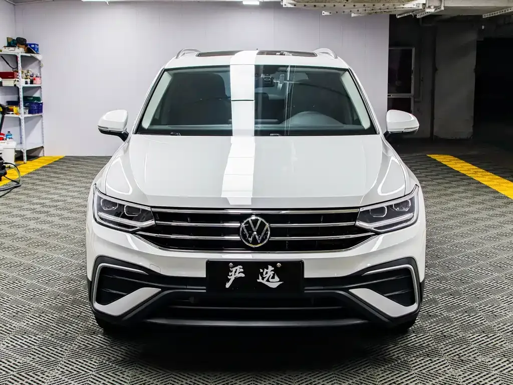 Volkswagen Tiguan L — фото 8