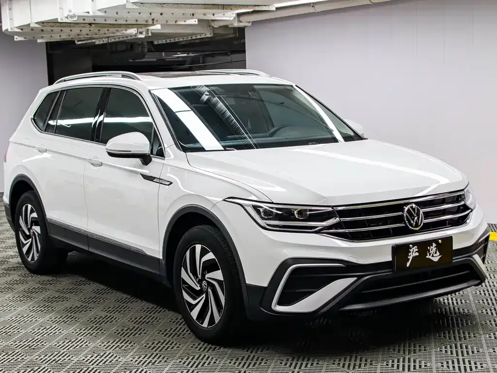 Volkswagen Tiguan L — фото 5