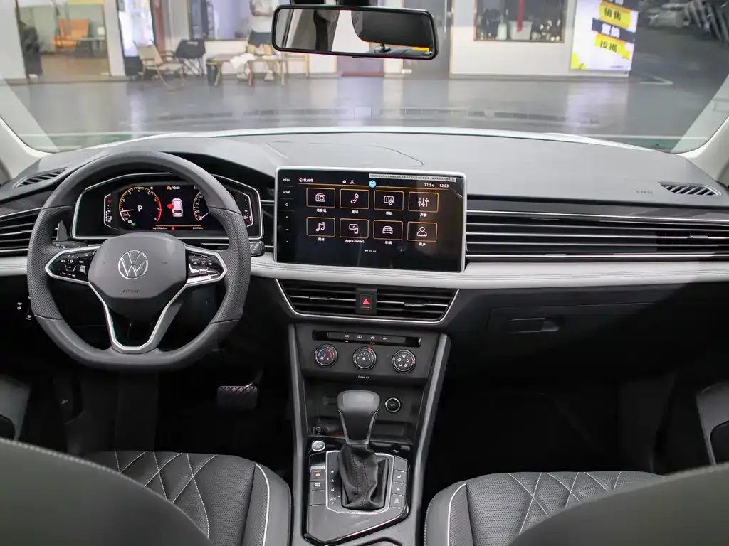 Volkswagen Tiguan L — фото 2