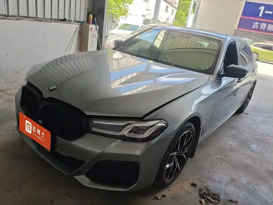 BMW 5 Series — фото 1