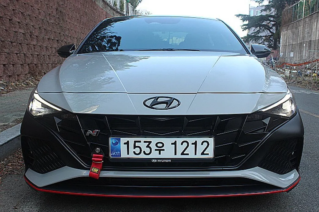 Hyundai AVANTE — фото 1