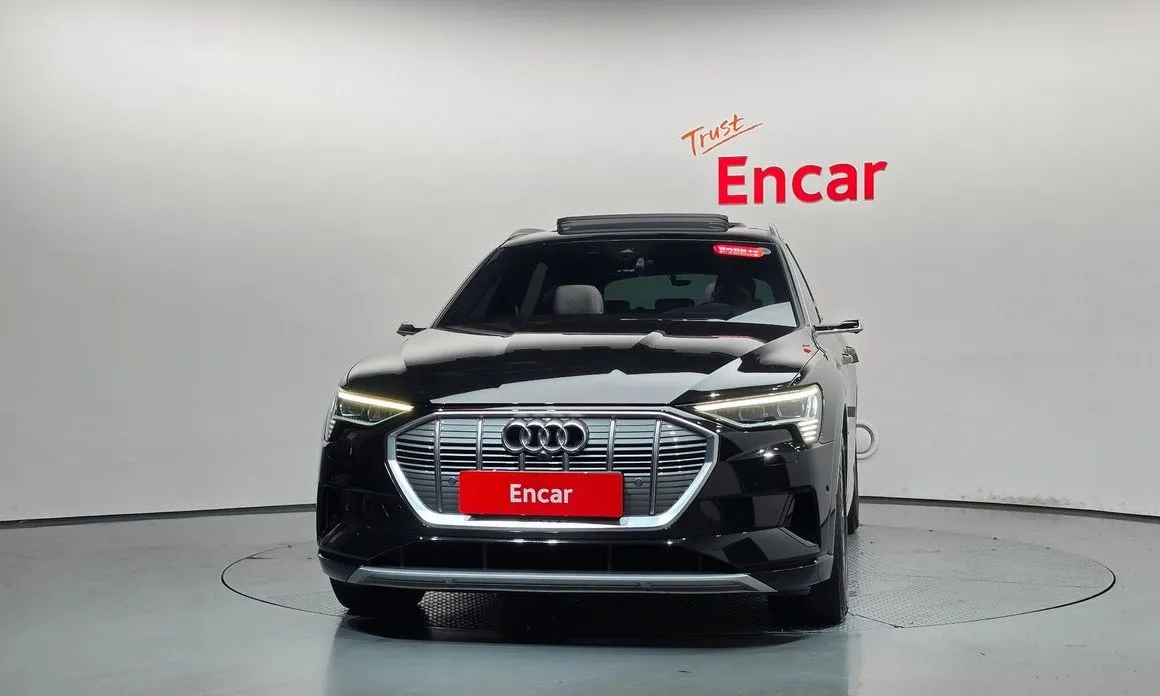 Audi e-tron — фото 4