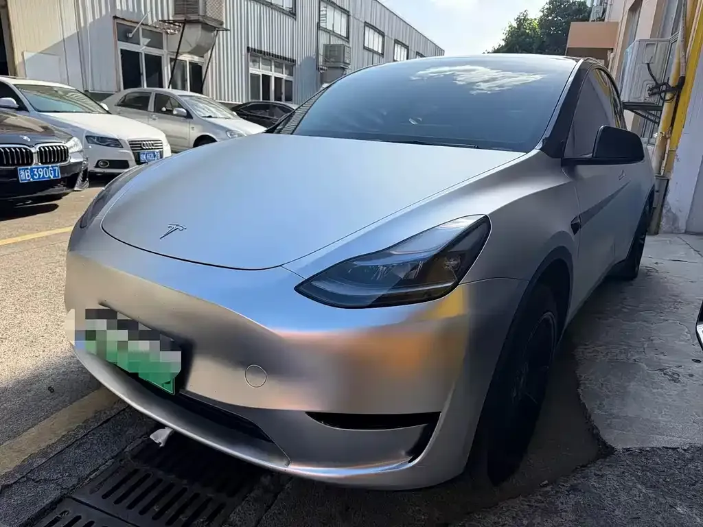 Tesla Model Y — фото 1