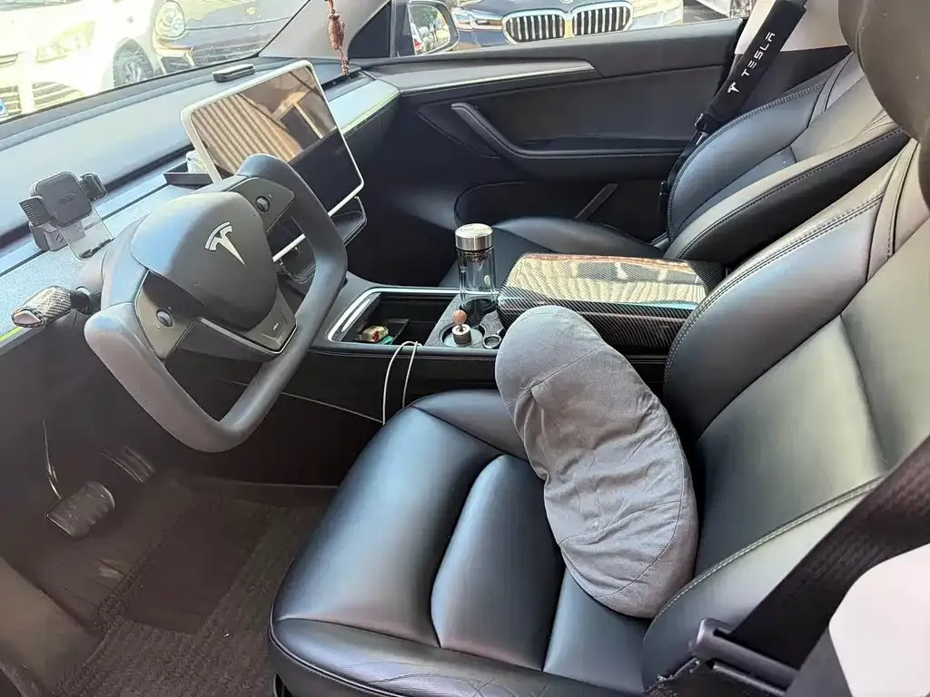 Tesla Model Y — фото 8