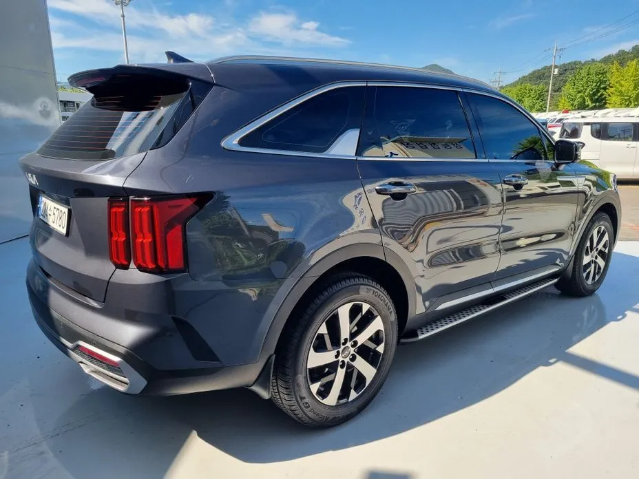 Kia Sorento — фото 10