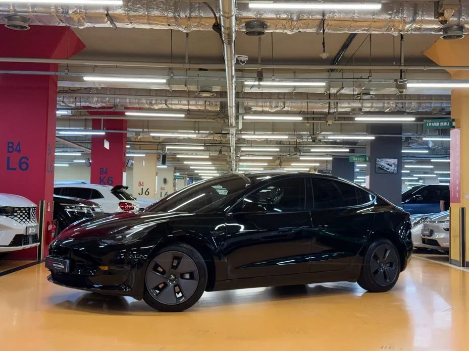 Tesla Model 3 — фото 1