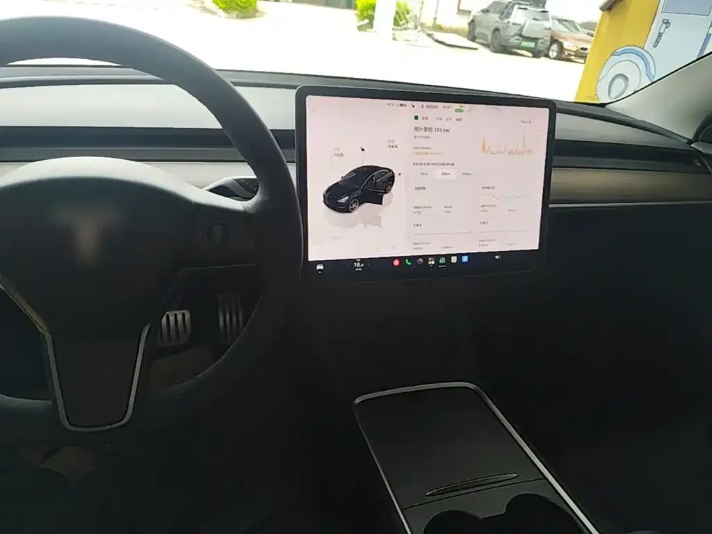 Tesla Model 3 — фото 2