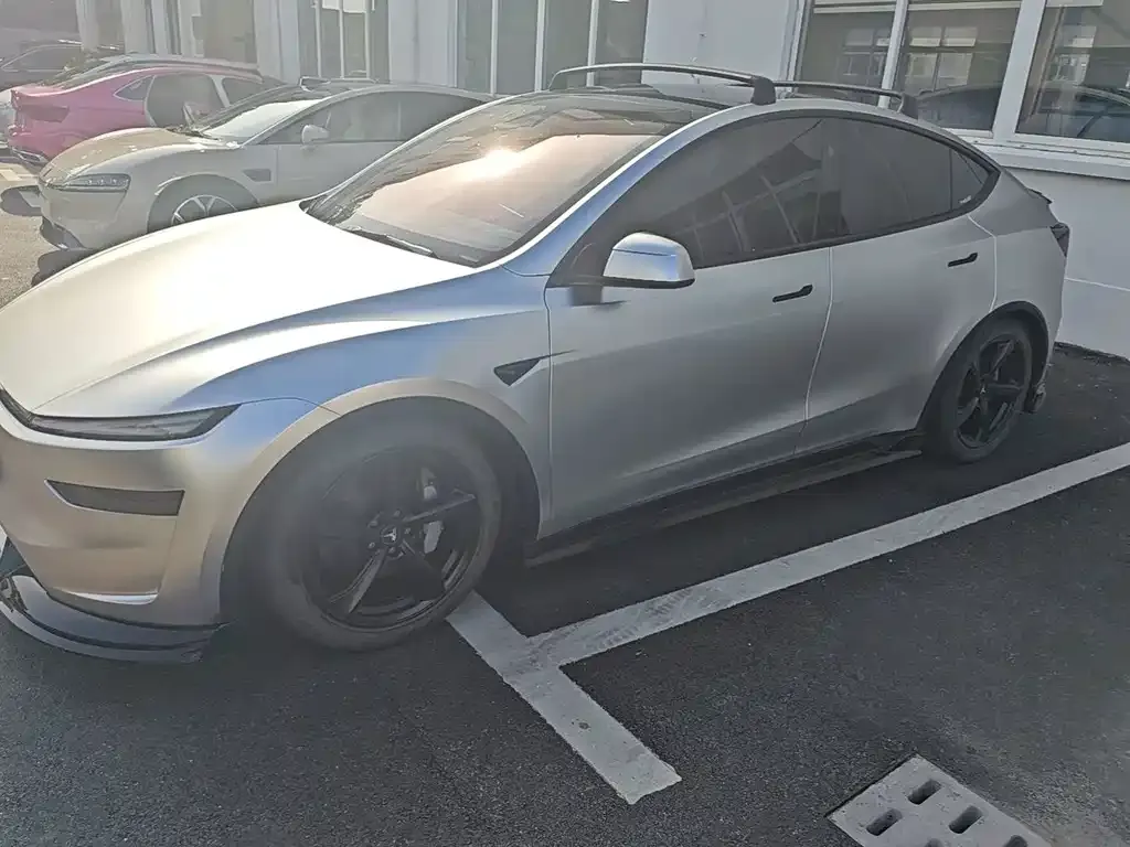 Tesla Model Y — фото 1