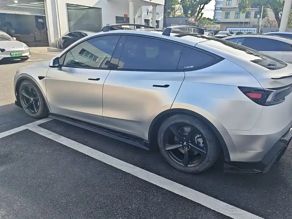 Tesla Model Y — фото 5