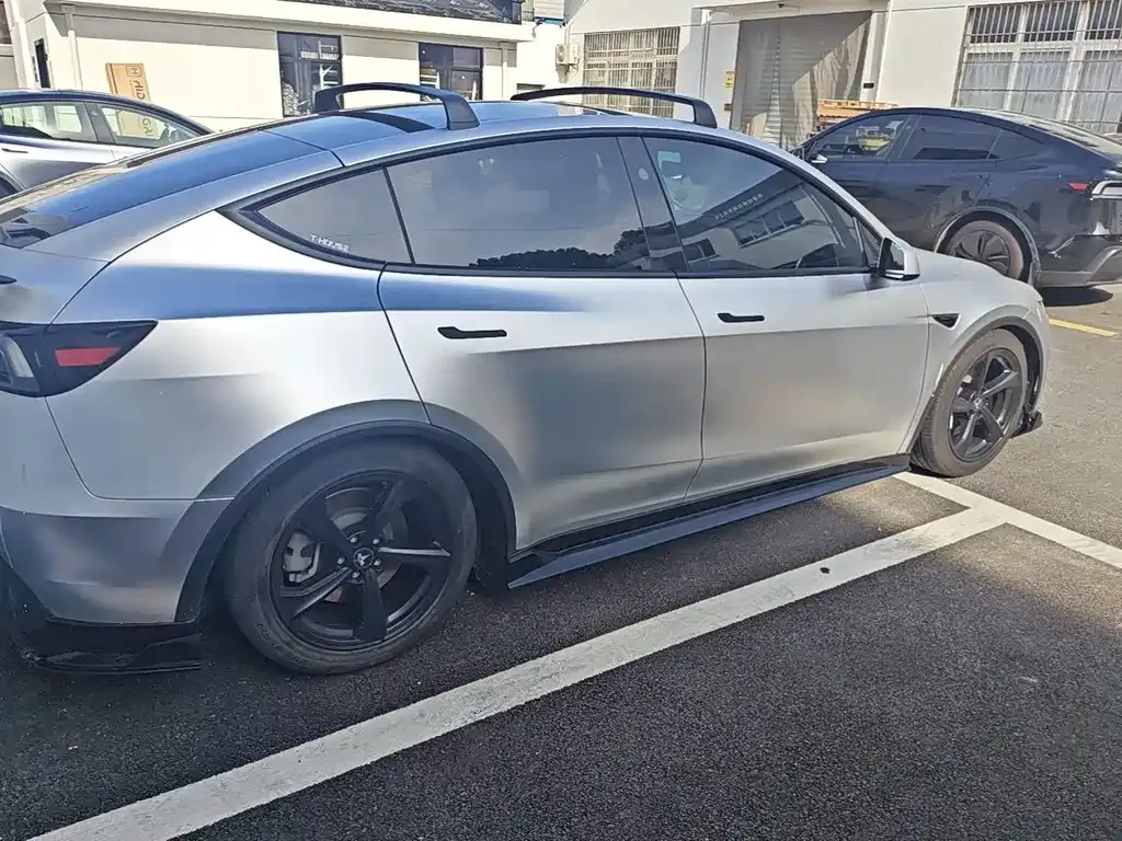 Tesla Model Y — фото 6