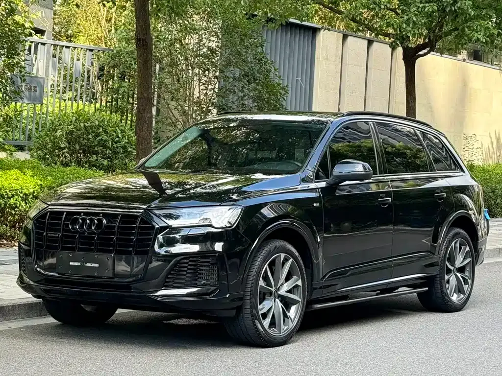 Audi Q7 — фото 1