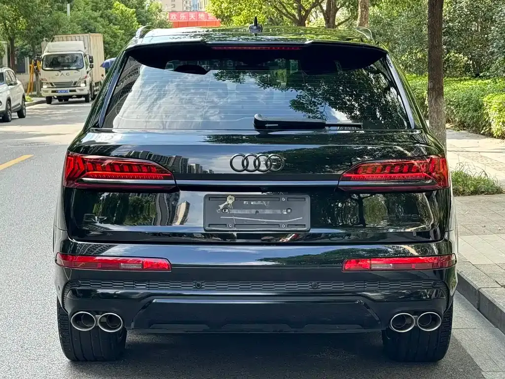 Audi Q7 — фото 9