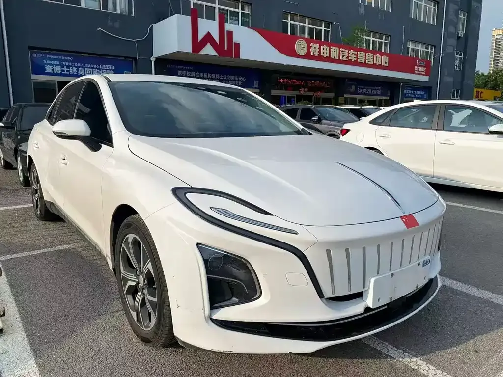 Hongqi E-QM5 — фото 7