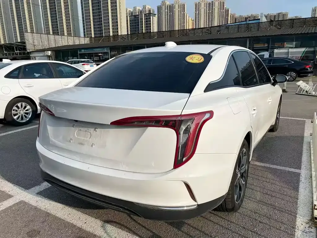 Hongqi E-QM5 — фото 6