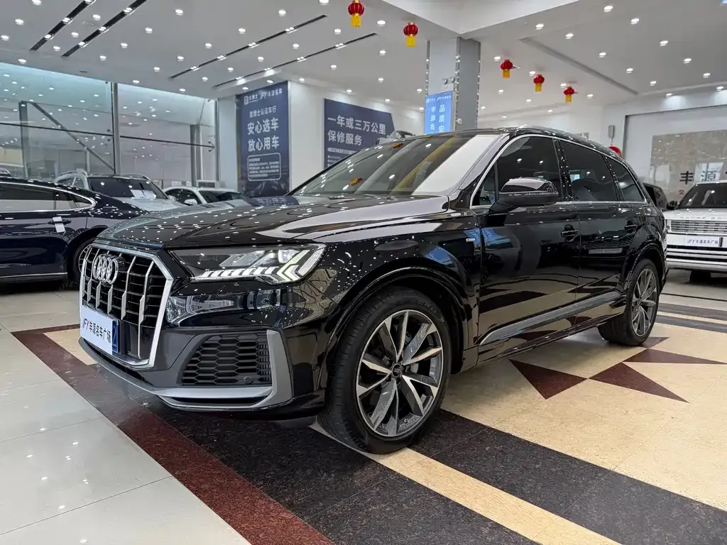 Audi Q7 — фото 1