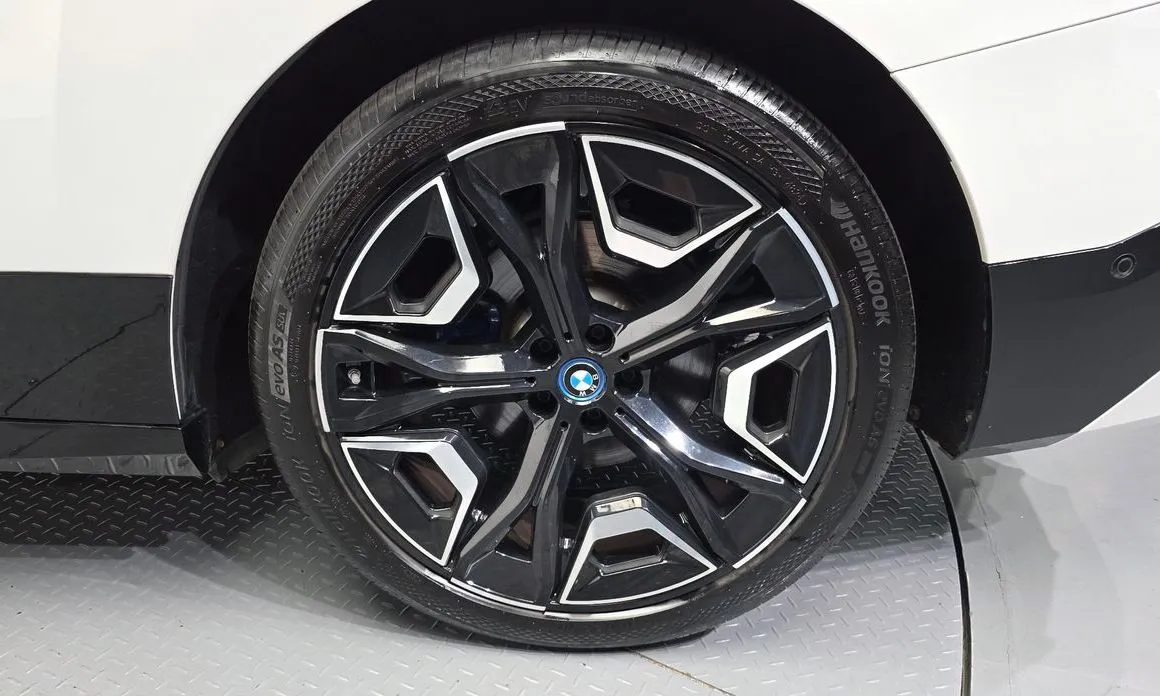 BMW iX — фото 10