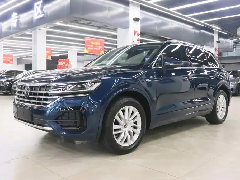 Volkswagen Touareg — фото 1