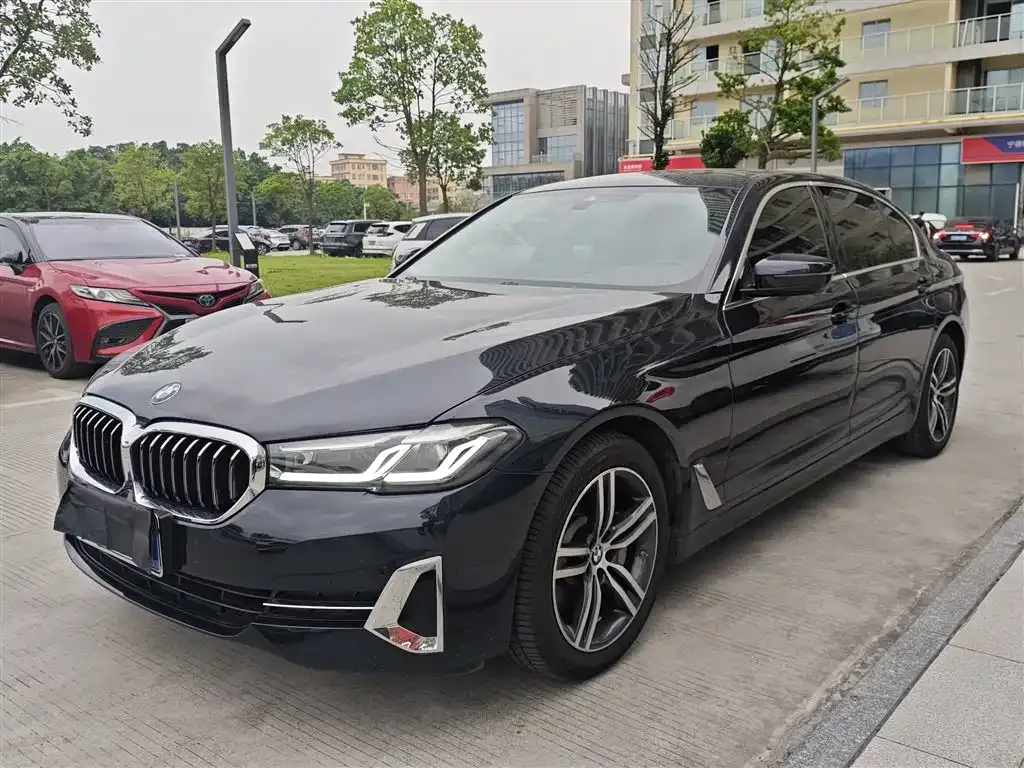 BMW 5 Series — фото 1